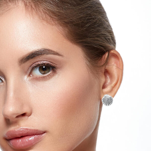 Elegant Shell-Shaped Earrings