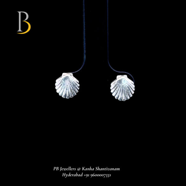 Elegant Shell-Shaped Earrings